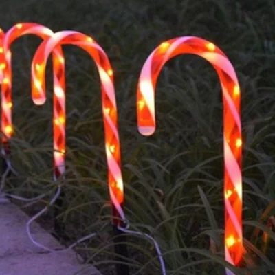 Ziemassvētku apgaismojums konfektes spieķa formā ar saules bateriju